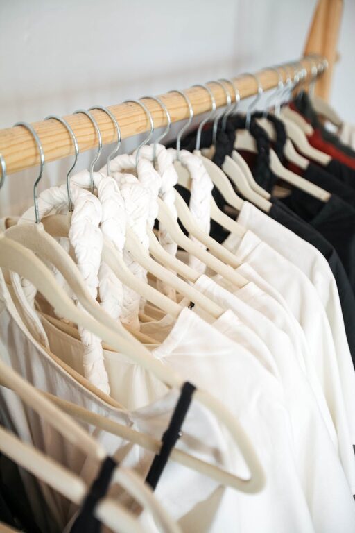 How to Build a Basic Capsule Wardrobe for Effortless Style